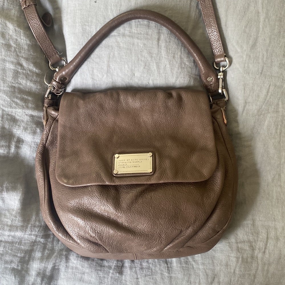Marc Jacobs taupe leather cross body purse